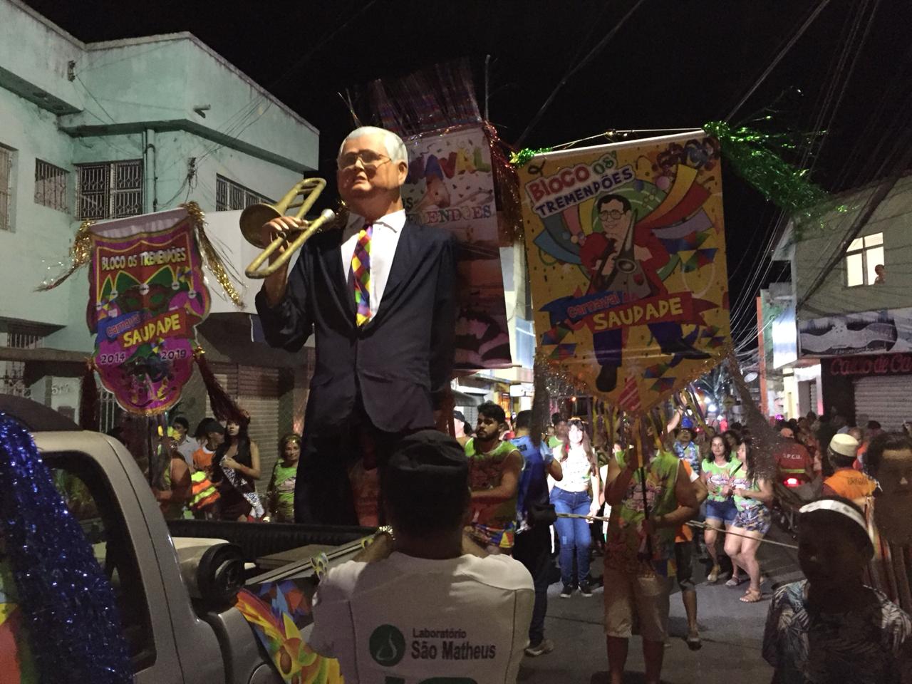 Bloco “Os Tremendões” invade as ruas de Palmeira para homenagear Emanoel Morais