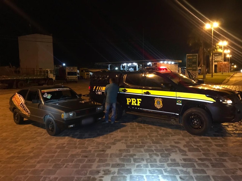 Homem é preso no interior de Alagoas com carro roubado no Rio de Janeiro