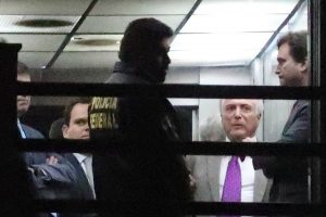 Temer deixa prédio da Polícia Federal no Rio