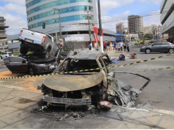 Perito aponta que caminhonete estava a 155km/h ao provocar acidente no centro