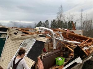 EUA: tornado atinge Alabama deixando rastro de morte e destruição