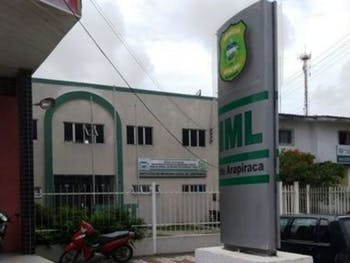 Homem é morto e assassino deixa recado escrito com sangue