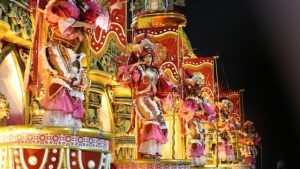 Chuva, atrasos e crítica política marcam a primeira noite de desfiles da Série A em 2019