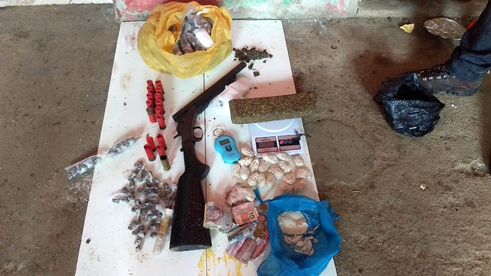 Suspeito é preso com maconha, crack e cocaína em Murici