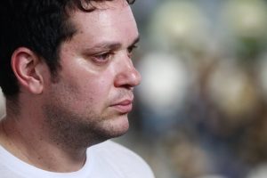 O luto de um pai é o luto do país: “Meu filho morreu como herói”