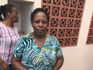 Merendeira diz que ajudou a esconder 50 alunos na cozinha durante ataque