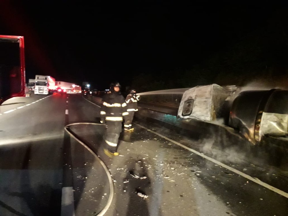 Acidente envolvendo duas carretas deixa um morto em Flexeiras, AL