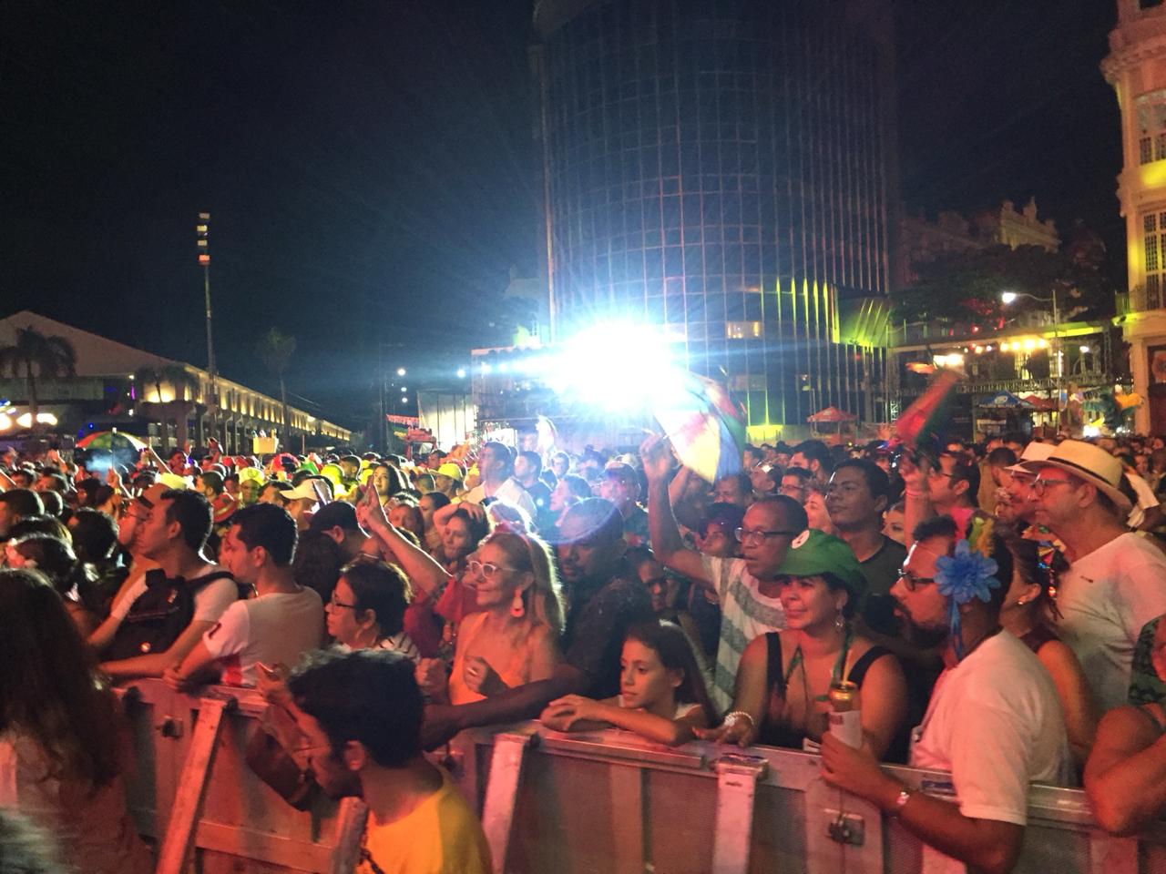 Paralamas e Fafá lotam Marco Zero no sábado de Carnaval; Confira fotos