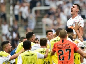 Corinthians é Tricampeão Paulista e São Paulo mantém jejum de taças