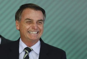Bolsonaro almoça no bandejão do Planalto: salada, carne e batata frita