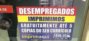 Gráfica imprime currículos gratuitamente para clientes desempregados na Paraíba