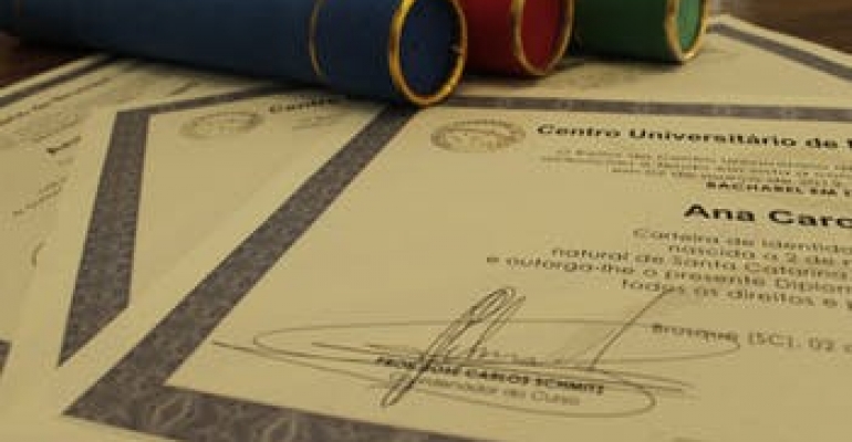 Faculdades podem ter contas bloqueadas