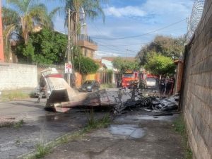 Avião de pequeno porte cai e deixa um morto em Belo Horizonte