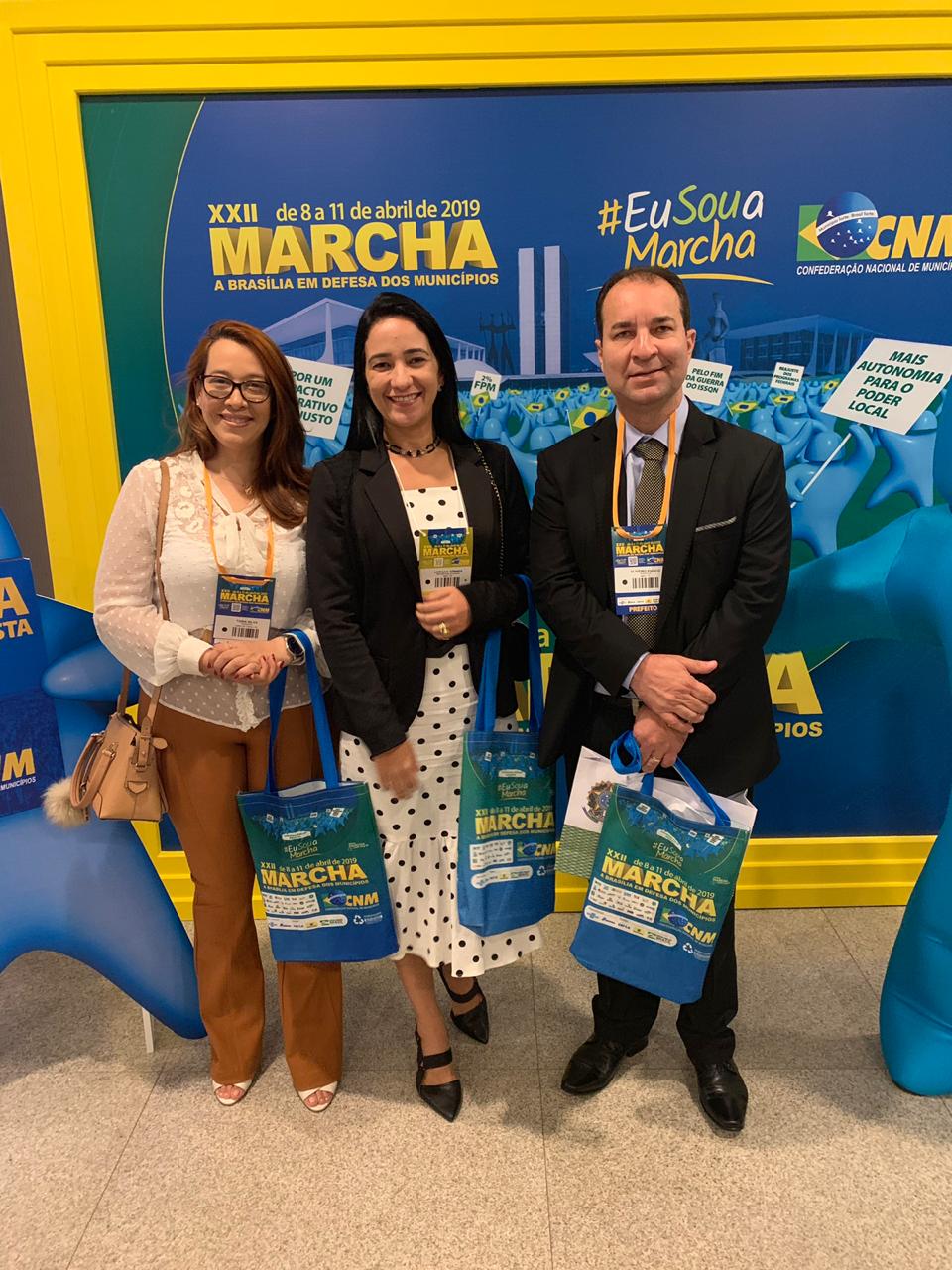 Prefeito Oliveiro Torres participa da Marcha dos Prefeitos em Brasília