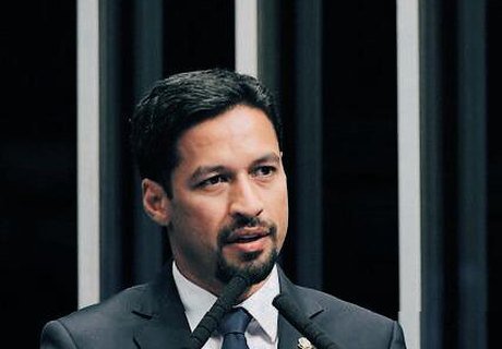 Rodrigo Cunha cobra celeridade para situação no bairro do Pinheiro