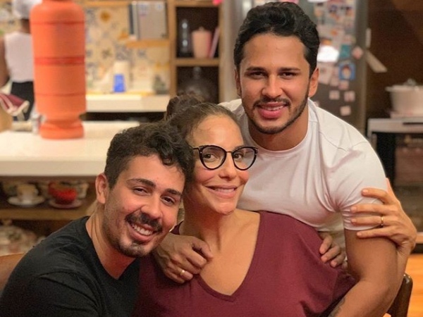 Carlinhos Maia e noivo jantam com Ivete e se impressionam: ‘Pobre igual a gente’