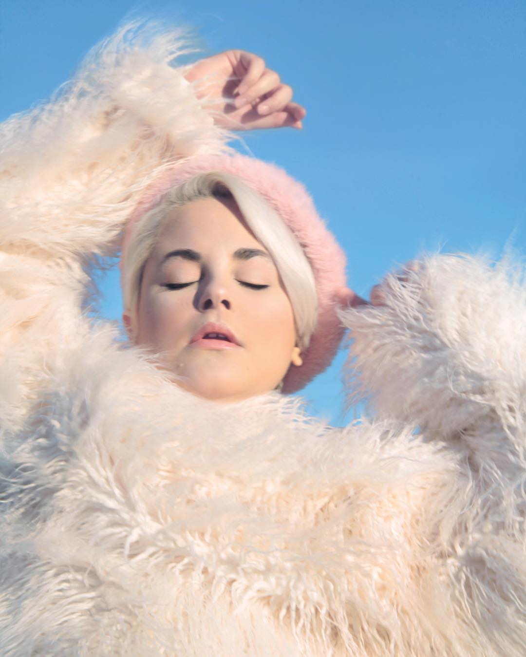 Modelo alagoana sofre AVC após estalar o pescoço