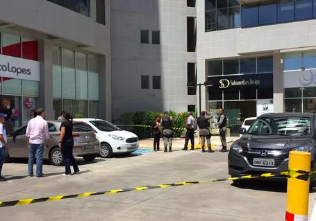 Mulher pula de prédio na Jatiúca após sair de consulta médica