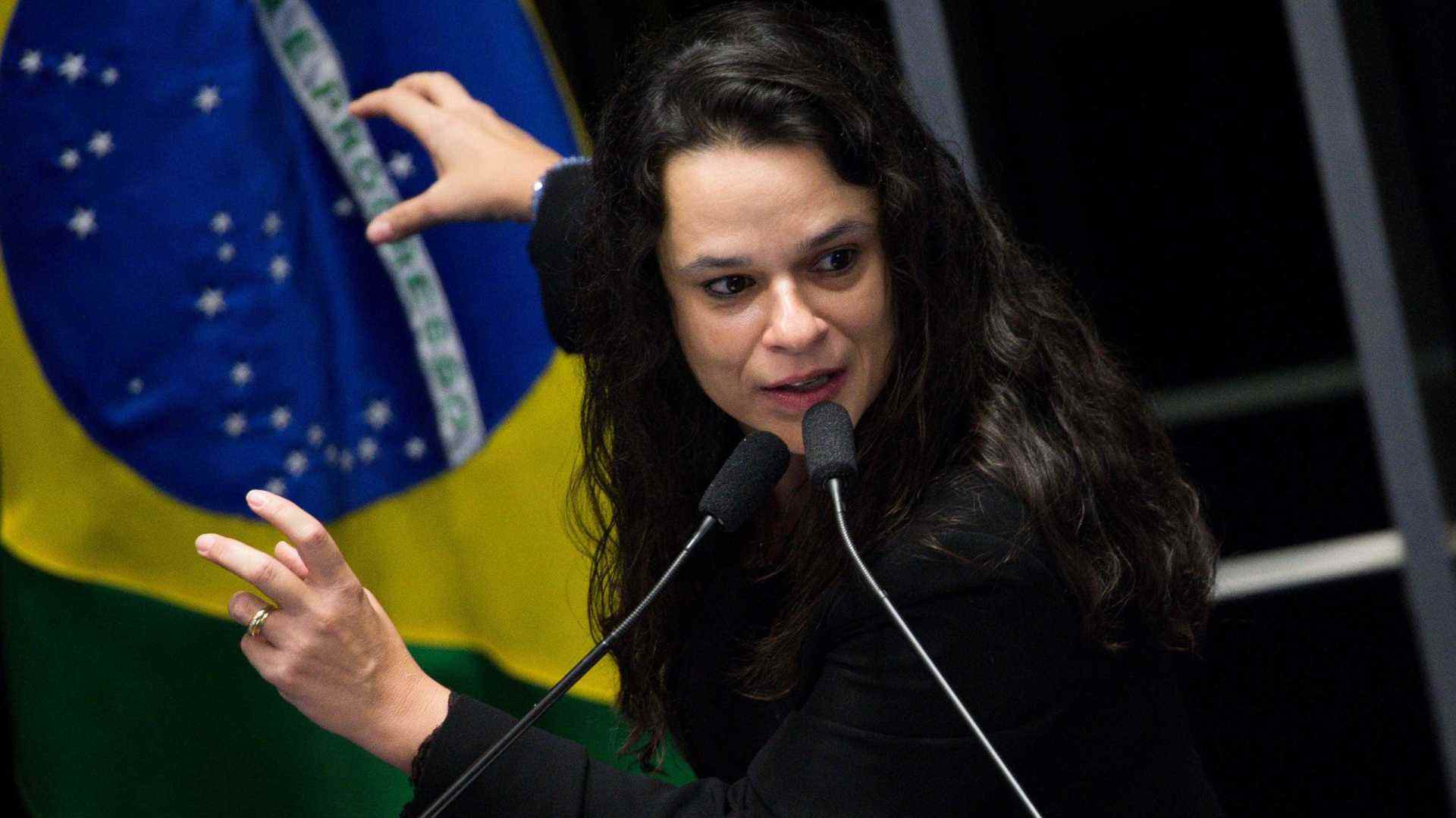 Janaina Paschoal é contra manifestação de apoio a Bolsonaro e pede a ele que pare de fazer ‘drama’
