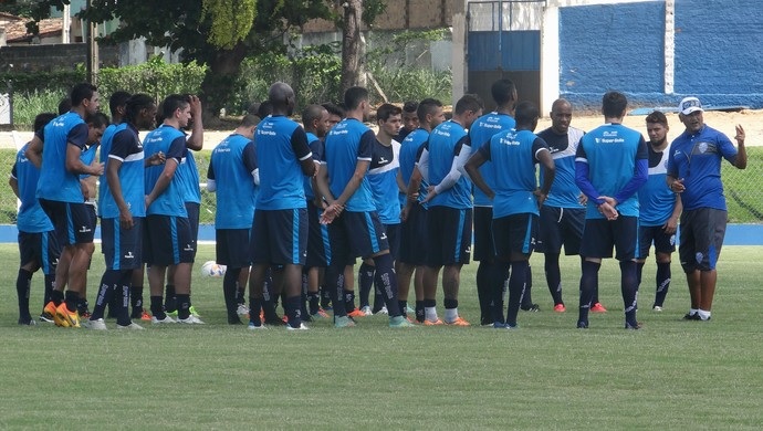 Noitadas. Direção do CSA estuda punição para três jogadores