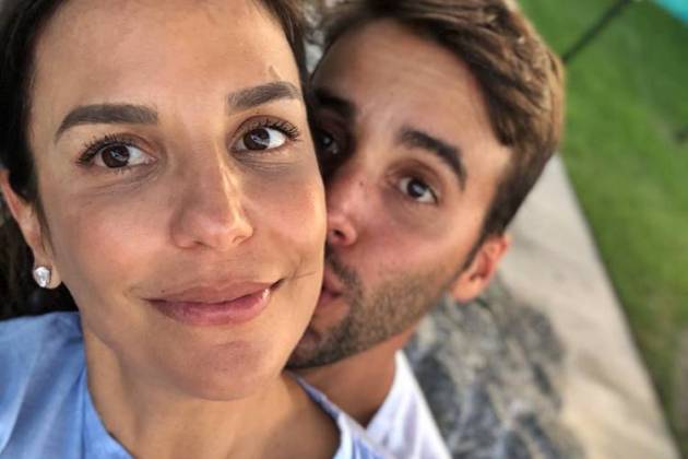 Marido surpreende Ivete Sangalo e canta em homenagem ao seu aniversário