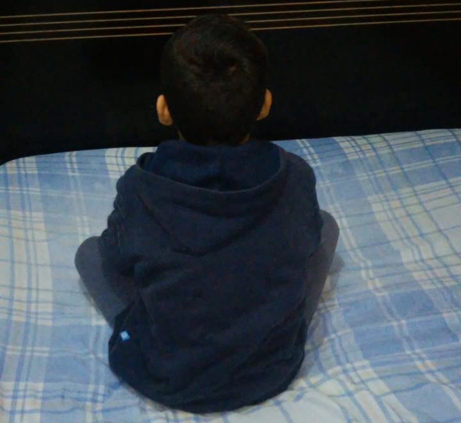 Mãe diz que filho foi internado com hérnia e foi operado de fimose