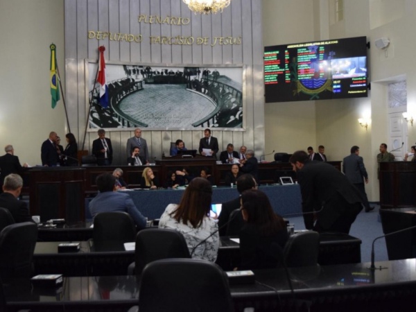 Assembleia aprova projeto que institui meia-entrada para professores em Alagoas