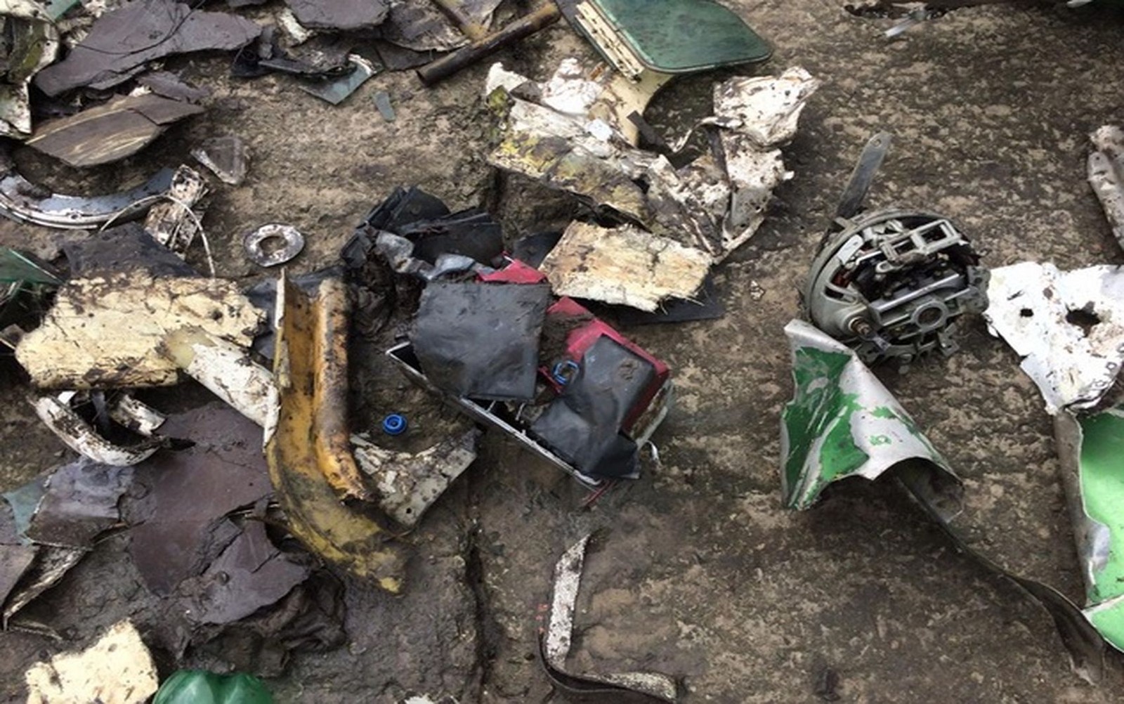 Novos destroços e objetos são encontrados no local onde caiu a aeronave que levava Gabriel Diniz