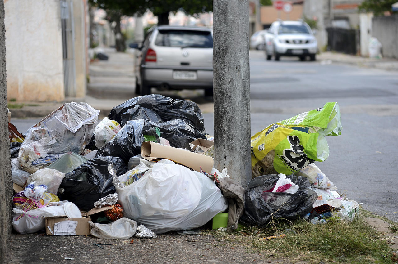 População reclama do acúmulo de lixo em Palmeira dos Índios