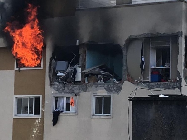 Apartamento explode e criança de 11 anos é arremessada em Curitiba