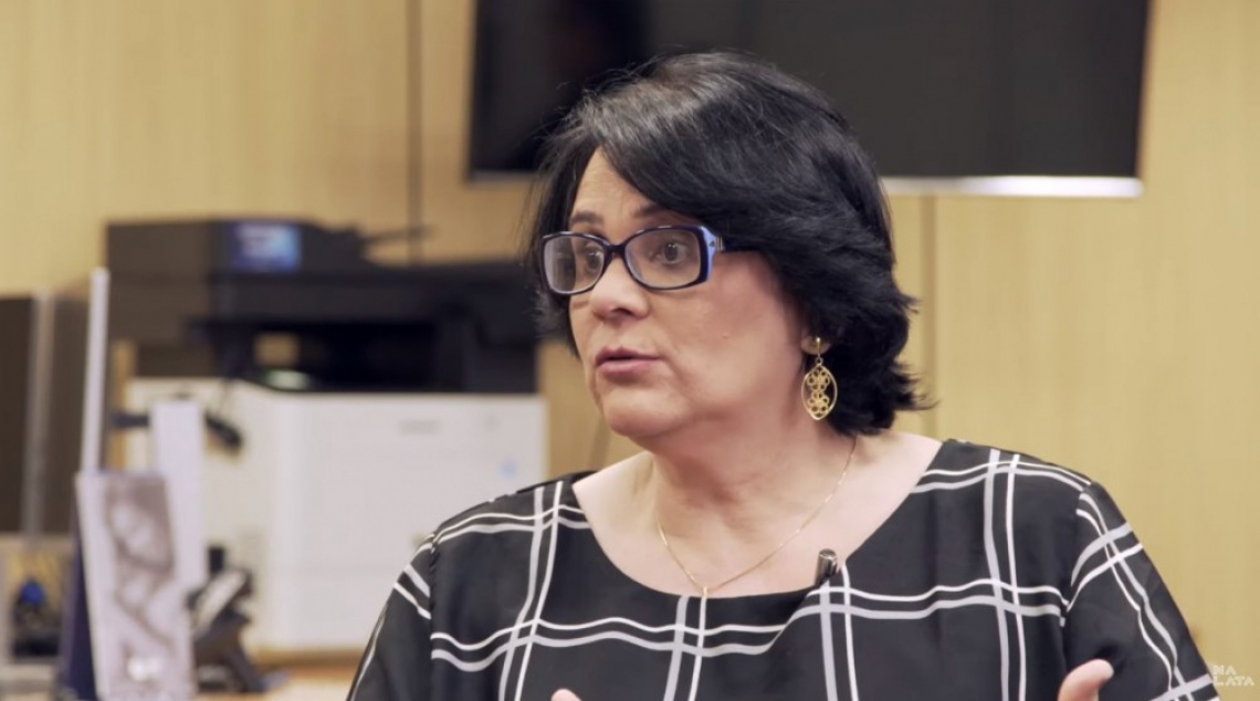 Ministra Damares pretende se casar e pede que interessados enviem currículos