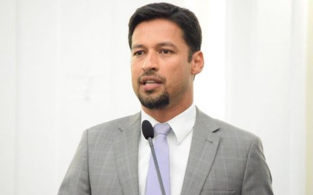 “Acreditava que o senador Rodrigo Cunha tinha alguma sensibilidade social mas, me enganei’- afirma o médico Elias Bonifácio.