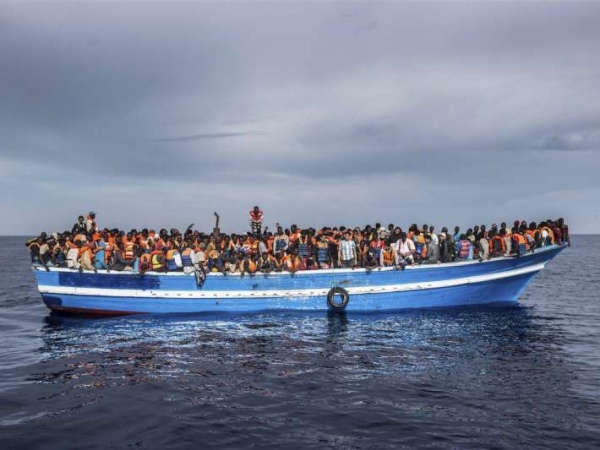 Cerca de 100 refugiados e migrantes estão desaparecidos após naufrágio