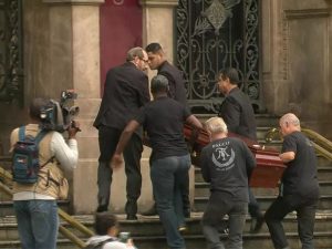 Corpo de João Gilberto é velado no Theatro Municipal, no Rio