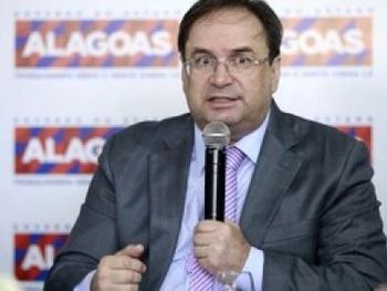 Governador em exercício e deputado trocam farpas no Twitter