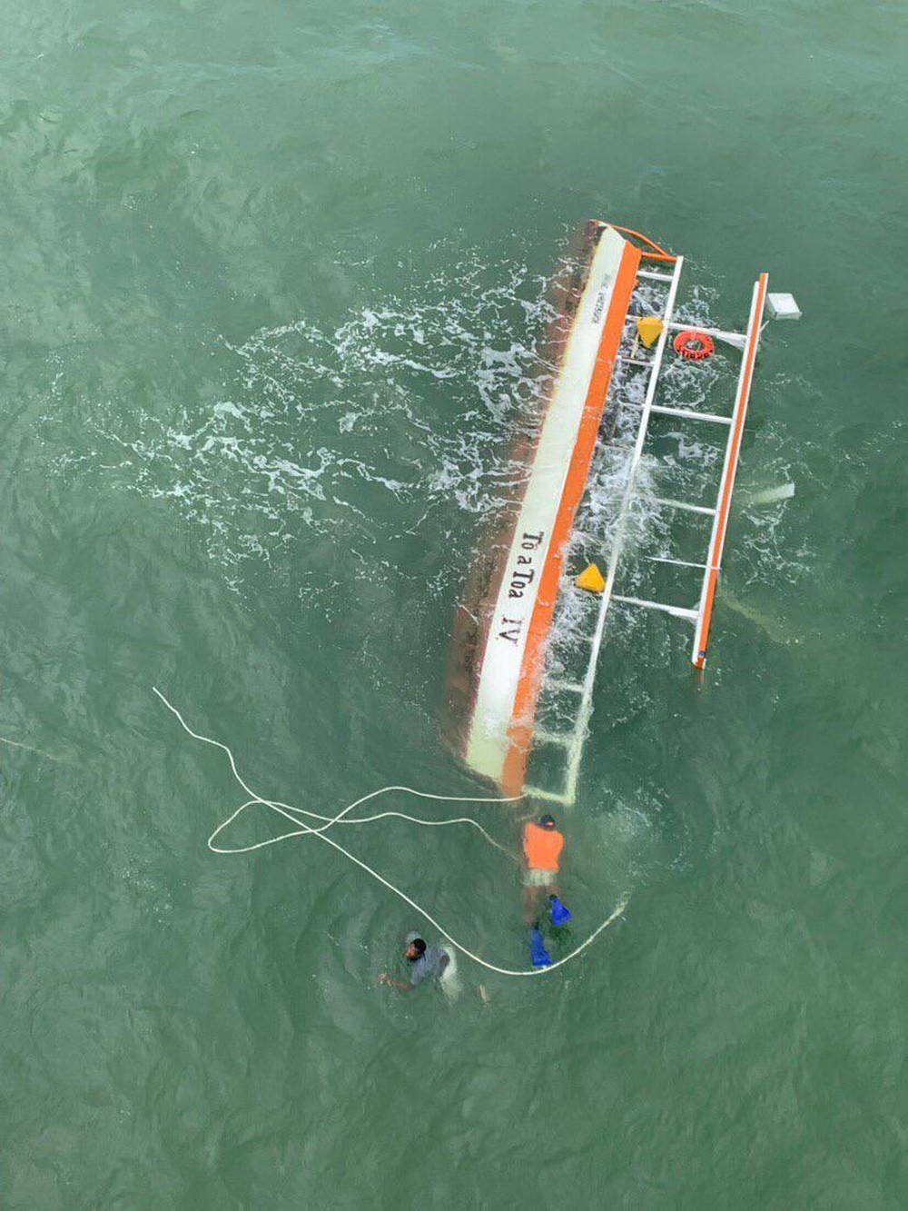 Sobrevivente nega que catamarã tenha batido em pedra antes de naufrágio em Maragogi
