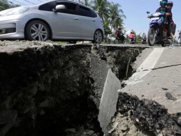 Terremoto de magnitude 7,3 atinge Indonésia