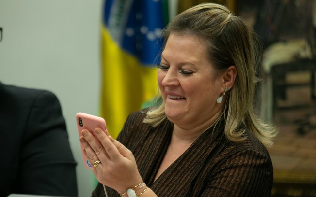 Joice Hasselmann aposta R$ 100 em aprovação da reforma: ‘Jantar da vitória será pago com esse bolão’