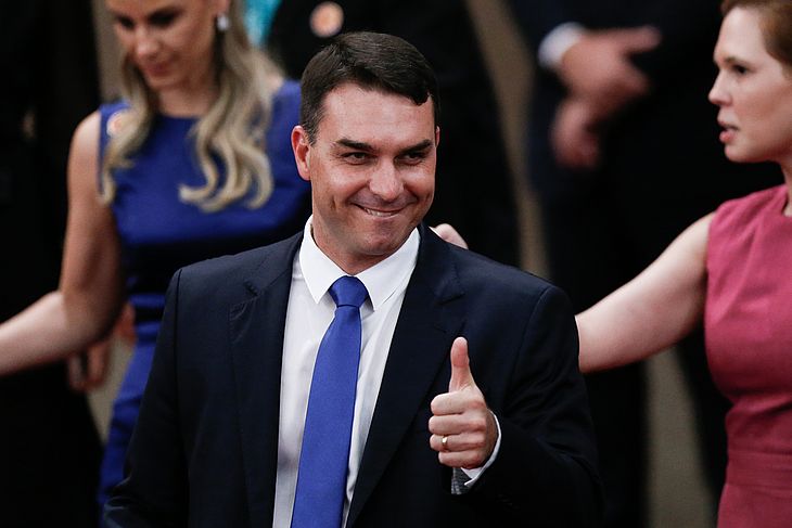 Toffoli atende a pedido de Flávio Bolsonaro e suspende inquéritos com dados do Coaf