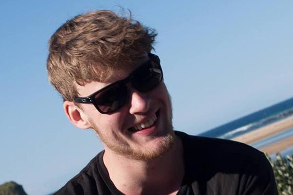 Jovem morre de overdose após misturar whey protein com cafeína