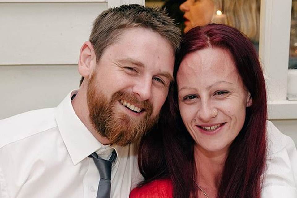 Homem morre após ser desafiado a comer uma lagartixa durante festa