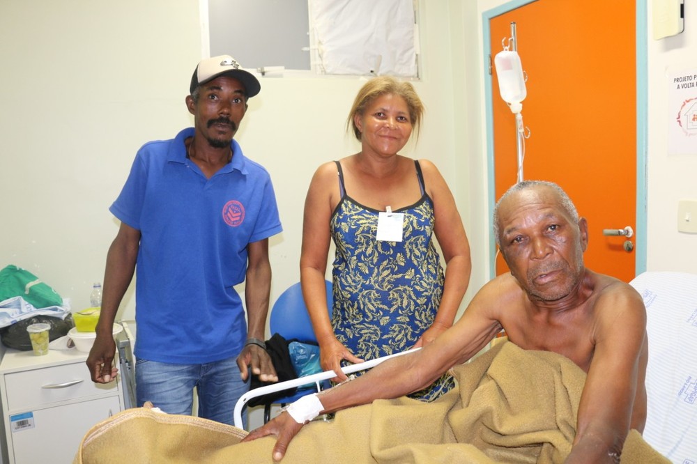 Após 33 anos separados, irmãos se reencontram em hospital de Arapiraca, AL