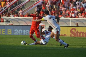 CRB perde para o Vitória no Rei Pelé e fica em 8º na tabela