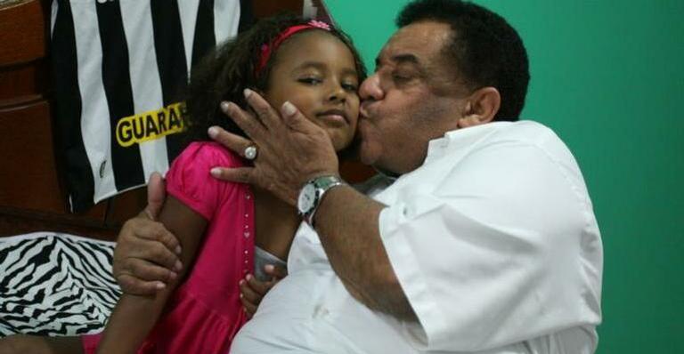 Agnaldo Timóteo é proibido pela família de ver a filha adotiva de 12 anos e isolado dos amigos