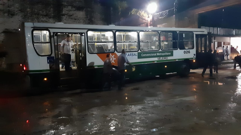 Rodoviários da Veleiro paralisam atividades para cobrar salários em Maceió e Rio Largo