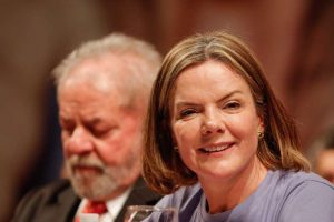 PT quer Lula candidato em 2022, diz Gleisi