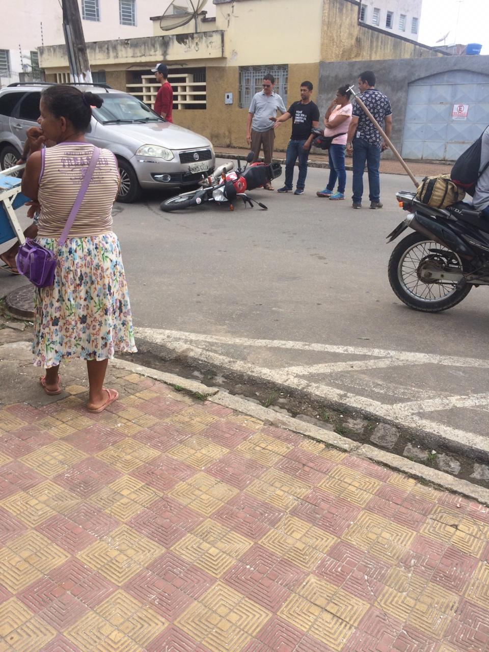 Batida entre carro e moto é registrada em Palmeira dos Índios