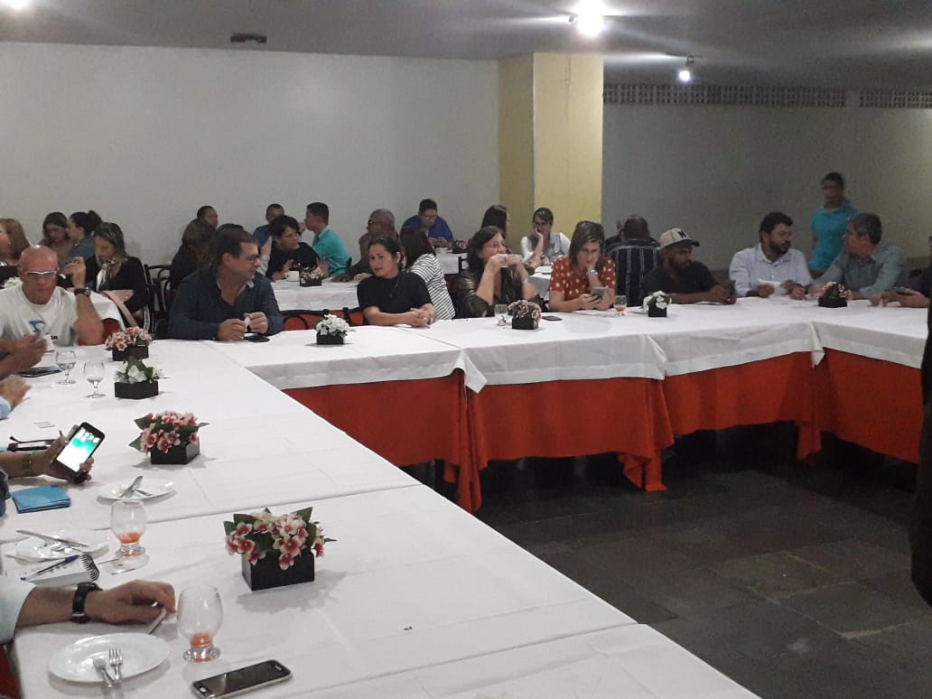 Palmeira: Empresários conhecem vantagens e crescimento da energia solar no “Café com Negócios”