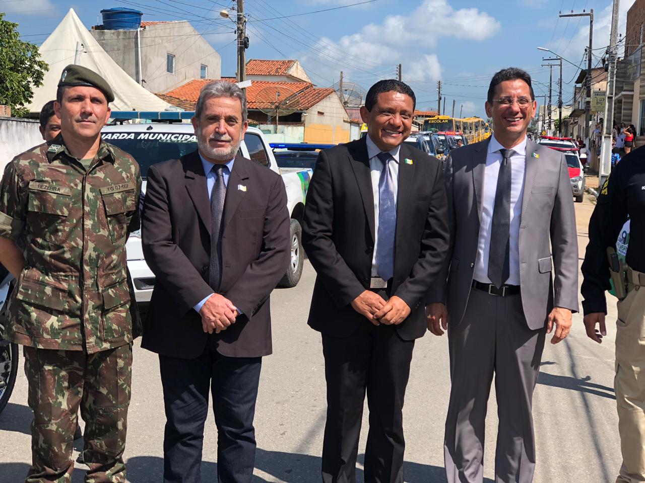 Agenor Leôncio prestigia desfile em homenagem aos 130 anos de Palmeira dos índios