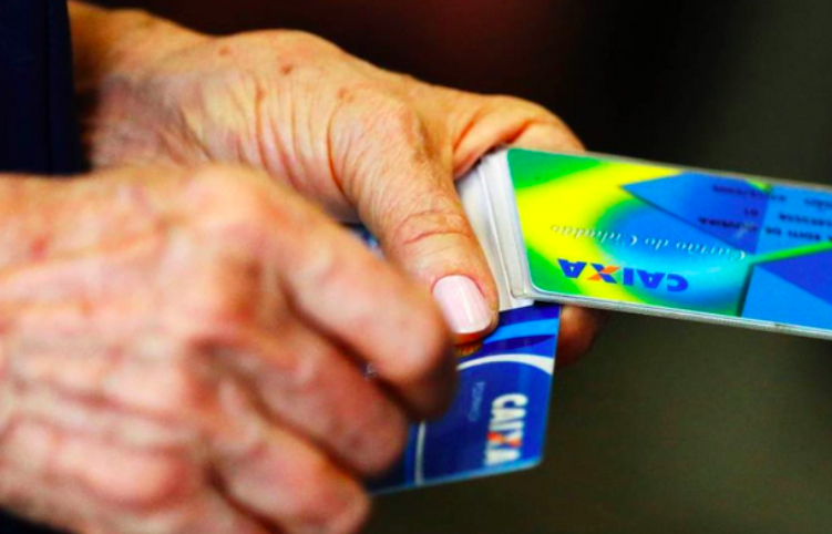 Bolsonaro antecipa parcela do 13º a aposentados e pensionistas